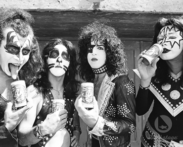 Kiss '73