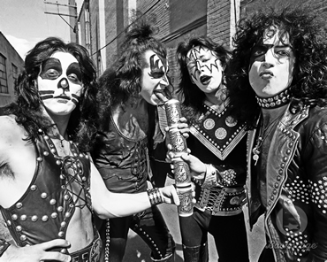 Kiss '73